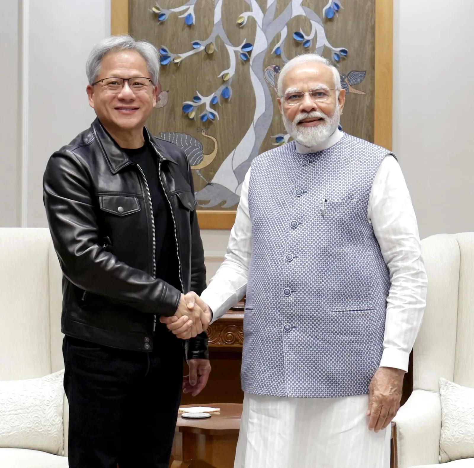 Întâlnire între liderii Nvidia și India pentru dezvoltarea inteligenței artificiale.