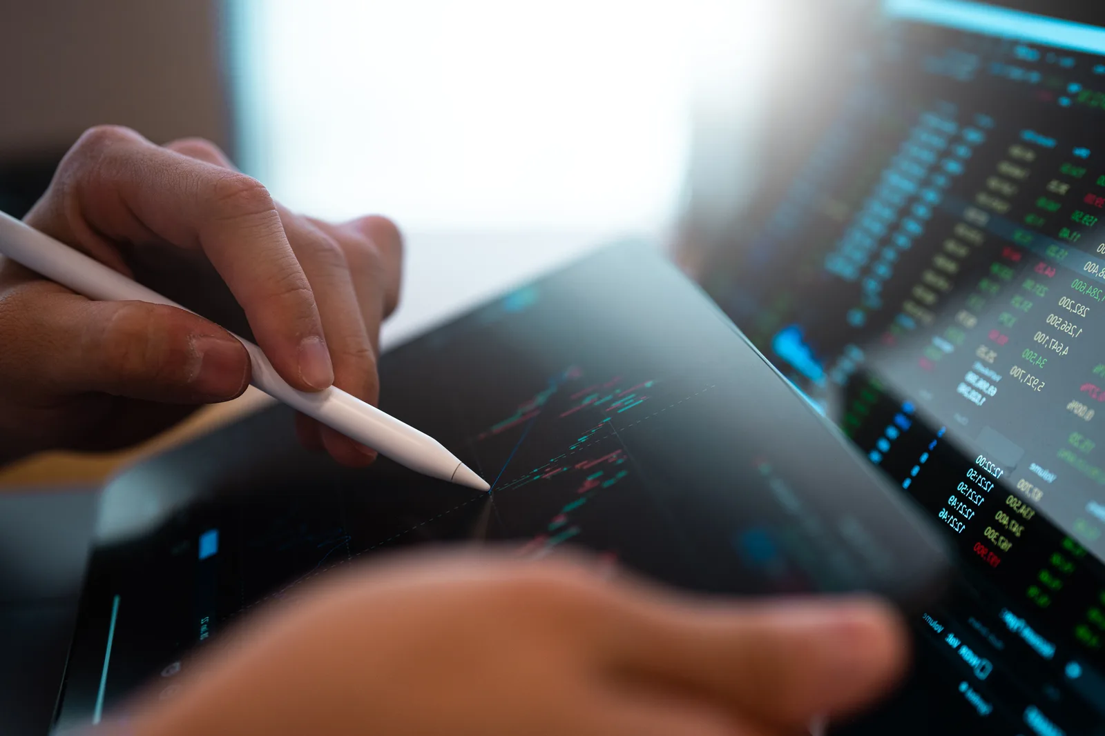Analiză a piețelor financiare și a datoriilor publice globale.