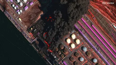 Incendiu masiv la o infrastructură portuară din regiunea Leningrad