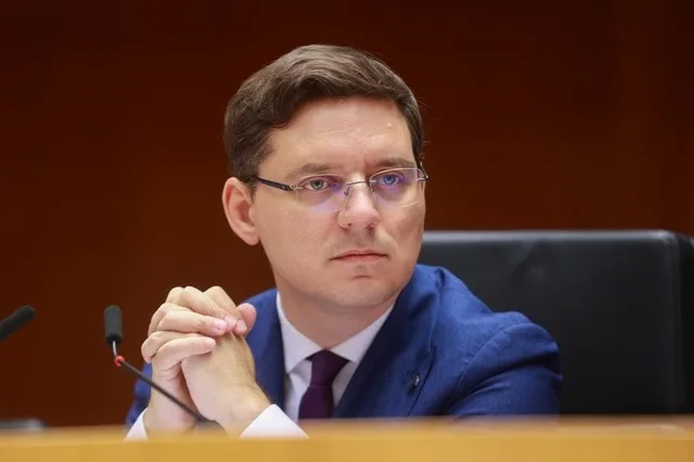 Victor Negrescu în timpul unui discurs politic la conferința PSD.