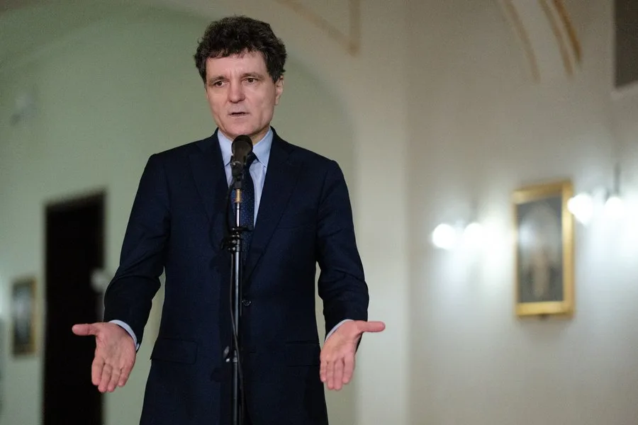alexandru nazare, parlamentul romaniei, criza politica - copertă