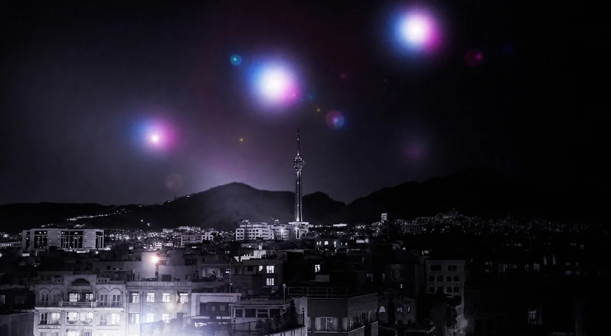 Lumini misterioase strălucesc pe cerul Teheranului, stârnind speculații.