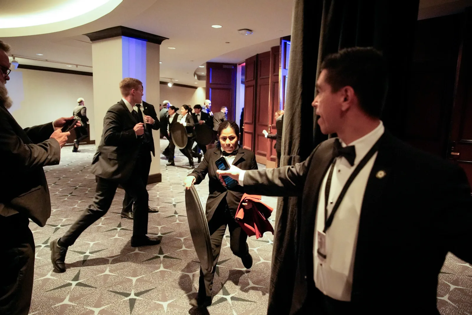 Evacuare de urgență în timpul incidentului armat la Washington Hilton.