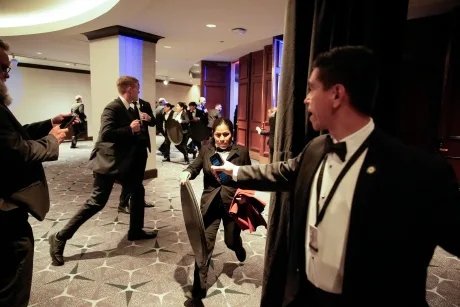 Evacuare de urgență în timpul incidentului armat la Washington Hilton.