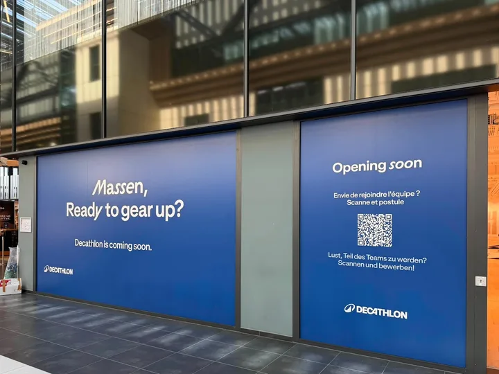 Magazinul Decathlon din Massen, pregătit pentru deschidere, cu accent pe sporturi în aer liber.