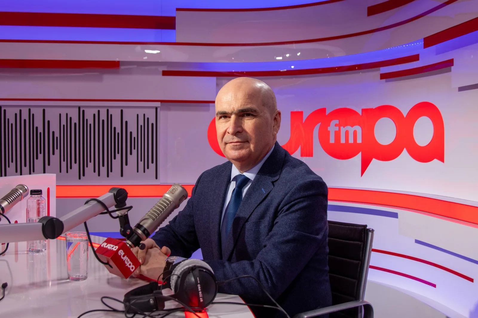 Ilie Bolojan discută despre măsurile economice și recesiunea României.