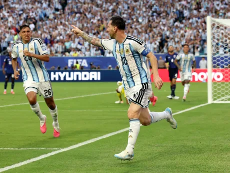 Messi sărbătorește un gol important în meciul cu Capul Verde.