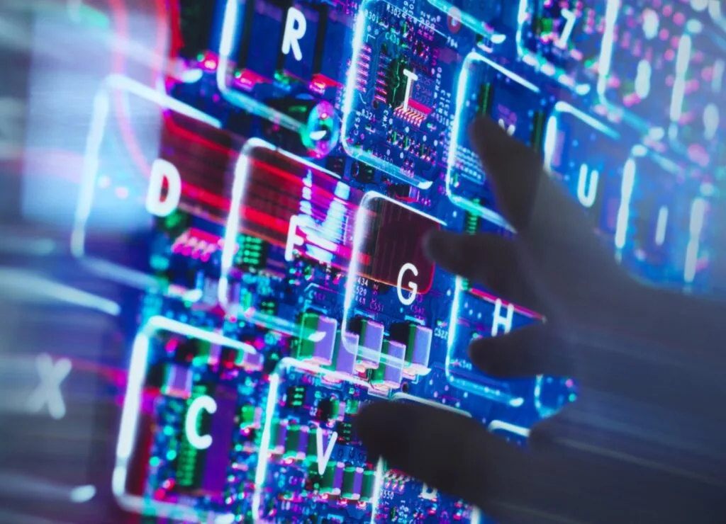 Un keyboard iluminat, simbolizând tehnologia avansată în administrație.