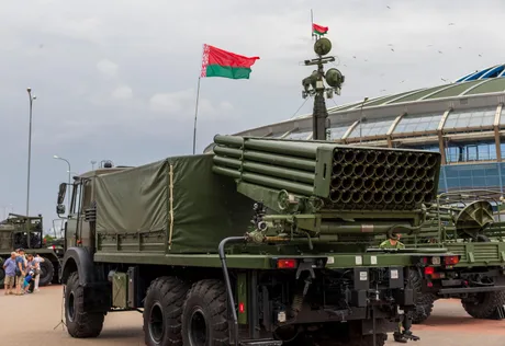 Tancuri și echipamente militare belaruse expuse în cadrul exercițiilor de lângă granițe.