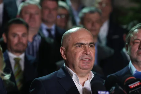 Premierul discută despre impactul instabilității politice asupra ratingului României.