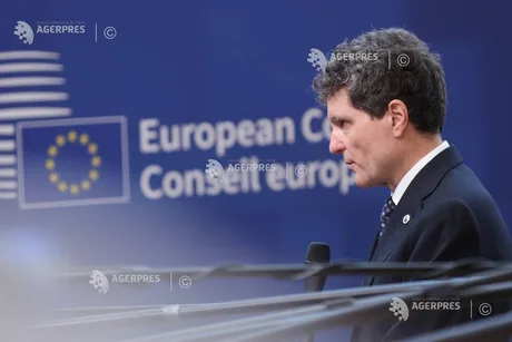 Nicușor Dan discutând despre securitatea României pe Dunăre.