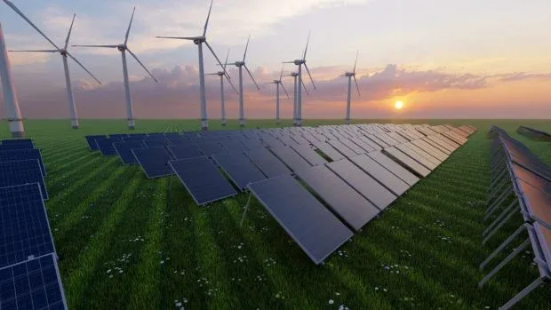Parc hibrid eolian-baterii în Băleni, Galați, cu panouri solare și turbine eoliene.