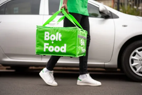 Livrare de mâncare cu Bolt Food în România, evidențiind serviciile locale.