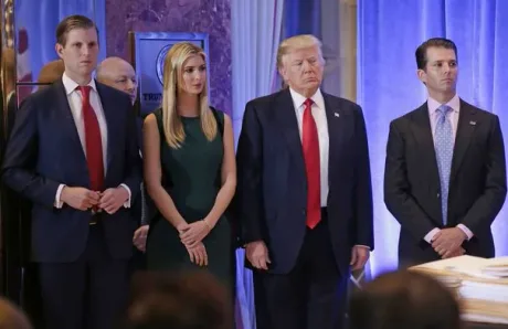 Familia Trump la un eveniment public, exprimându-se despre diverse subiecte.