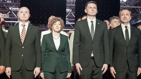 Reprezentanți PNL Iași la un eveniment politic, exprimându-și poziția fermă.