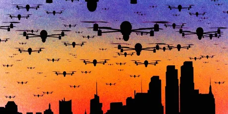 Drone zburând peste un oraș la apus, simbolizând tehnologia avansată în apărare.