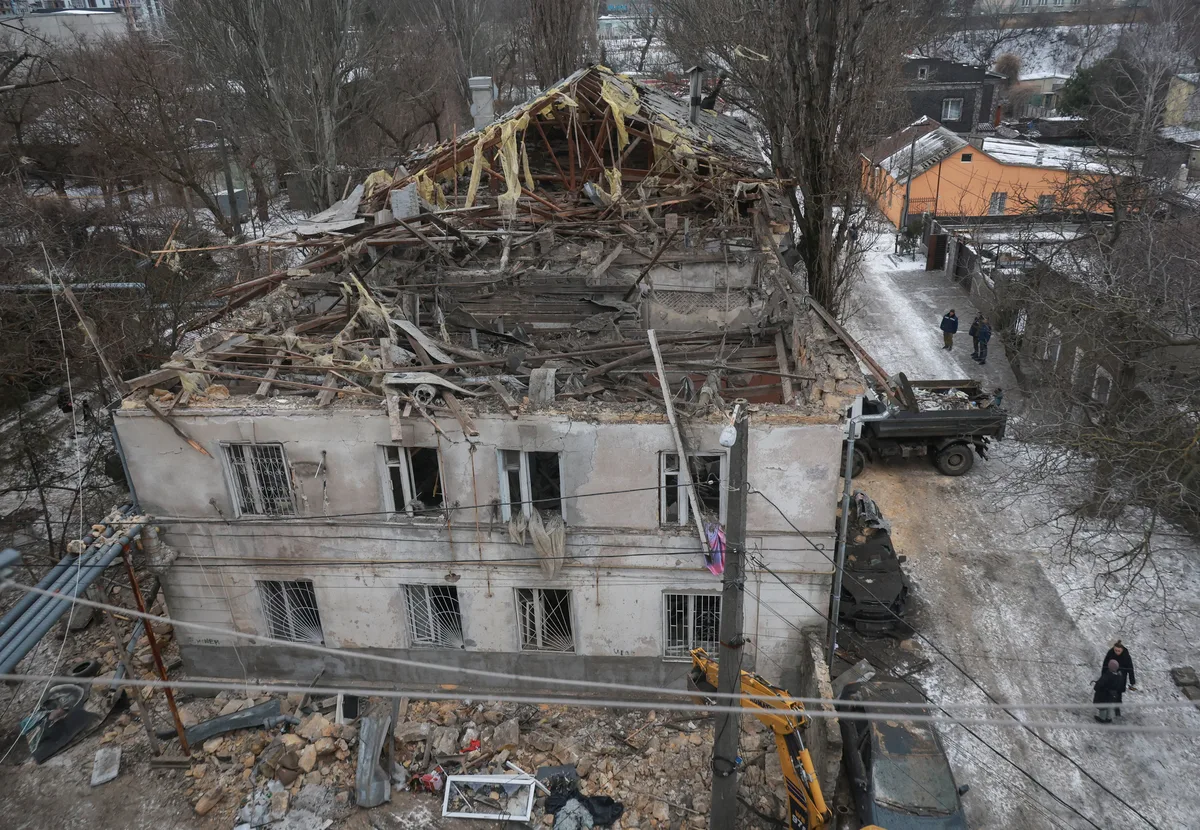 Clădire avariată în urma atacurilor cu drone în Odesa