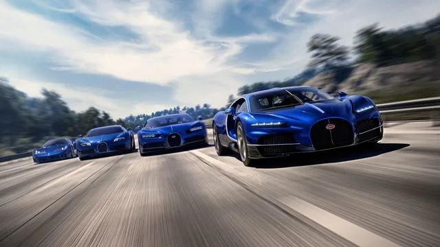 Mai multe automobile Bugatti de culoare albastră pe un drum pitoresc.