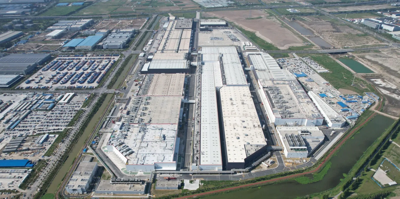 Facilitatea de credit Tesla din China, o investiție majoră în infrastructură.