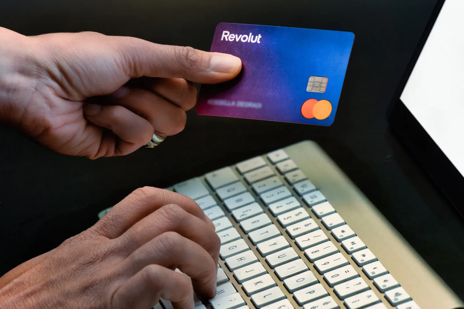 Plată rapidă și simplificată cu Revolut Pay pe Eventim România.