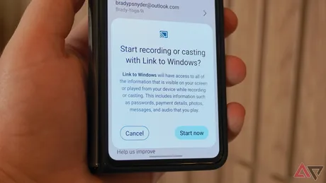 Aplicația Link to Windows pe un telefon Android, cu opțiuni de control pentru PC.