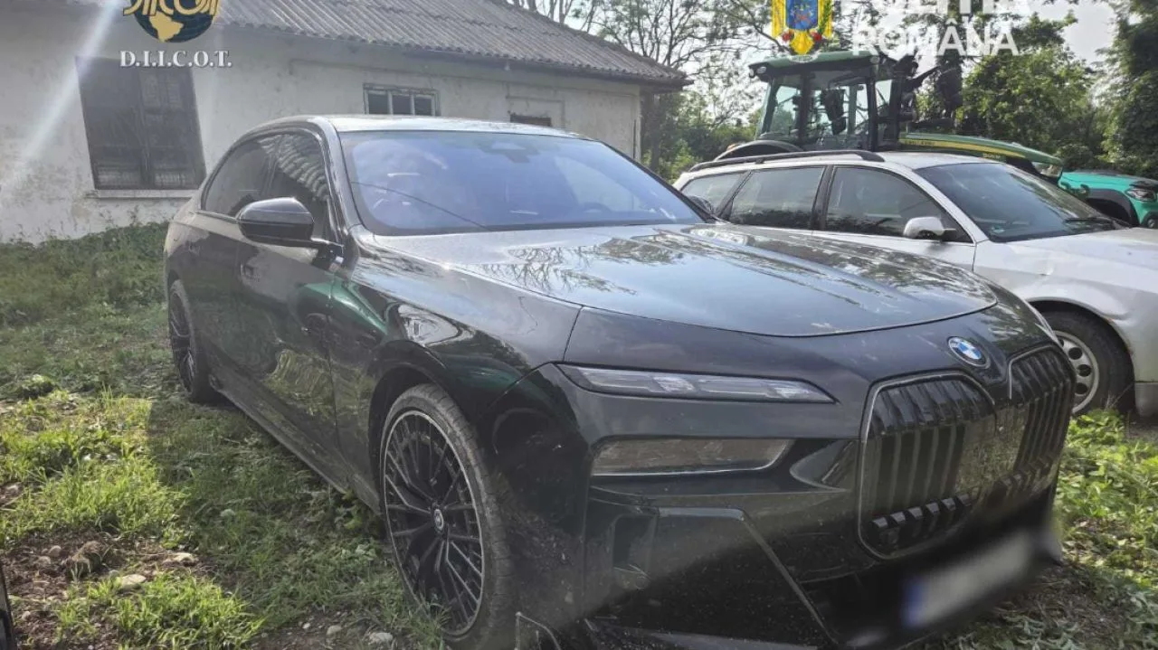 Autoturism de lux confiscat în urma perchezițiilor DIICOT.