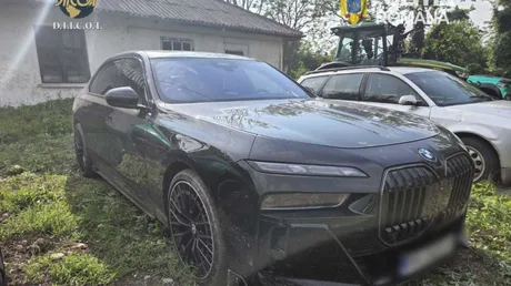 Autoturism de lux confiscat în urma perchezițiilor DIICOT.