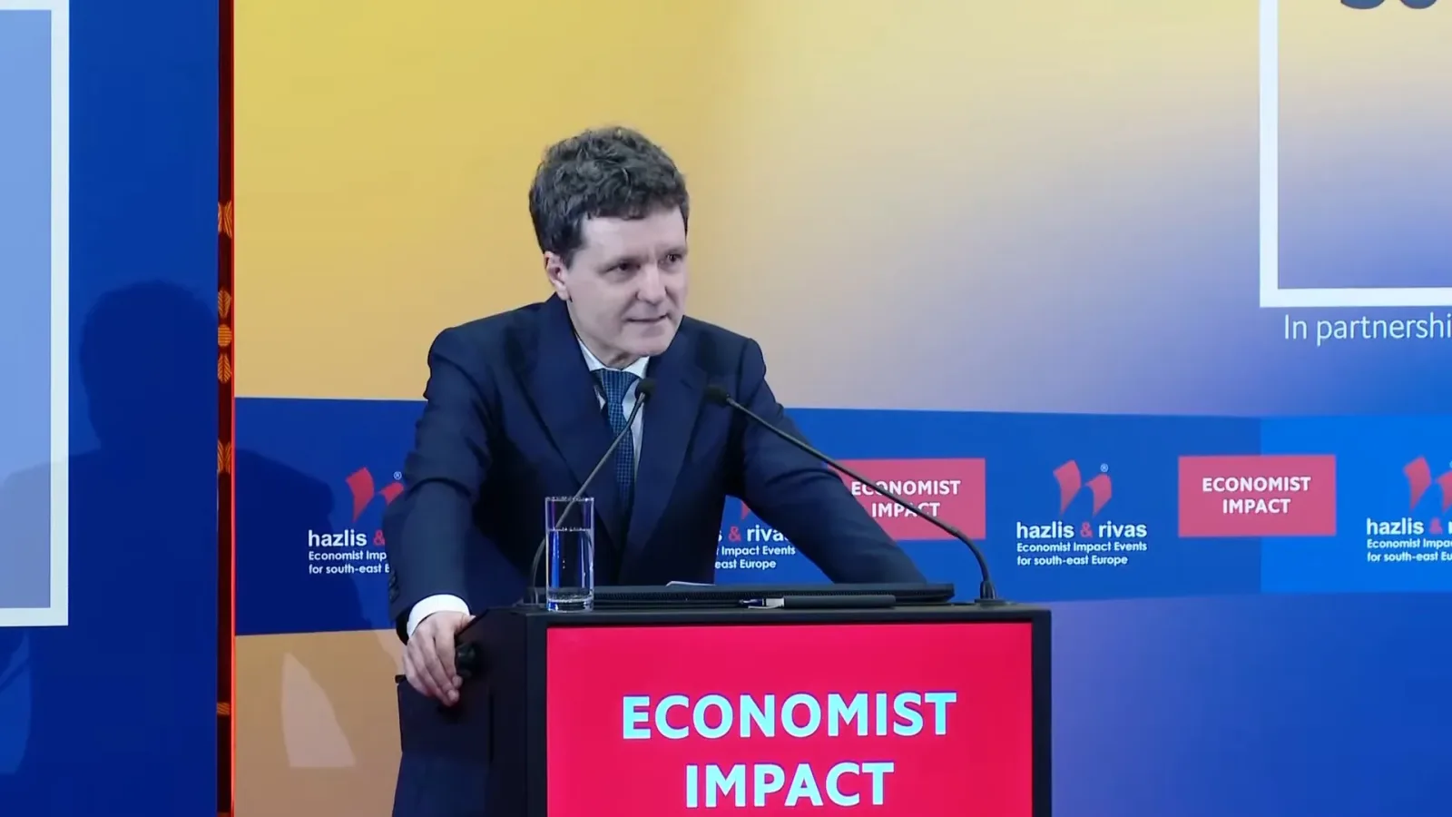 Nicușor Dan discută despre prioritățile României în Uniunea Europeană.