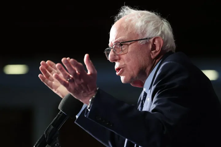Bernie Sanders discutând despre fondul suveran pentru AI în SUA.