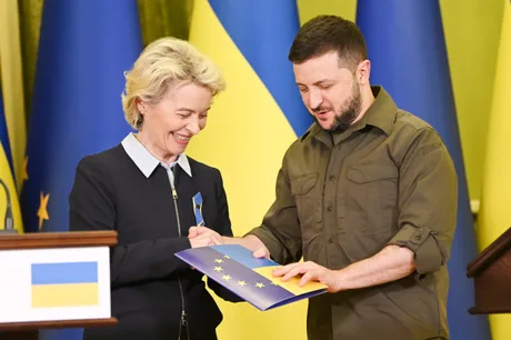 Ursula von der Leyen și Volodimir Zelenski discută despre integrarea Ucrainei în UE.
