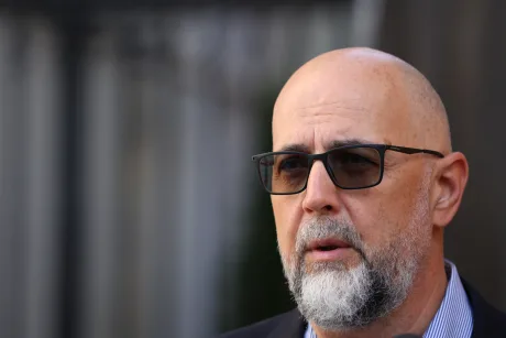 Kelemen Hunor răspunde ironic atacurilor lui Traian Băsescu în Parlament.