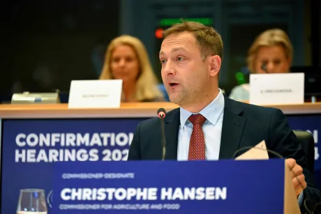 Christophe Hansen discutând despre strategia zootehnică la Comisia Europeană.