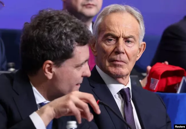 Discuții între lideri la reuniunea Consiliului pentru Pace.