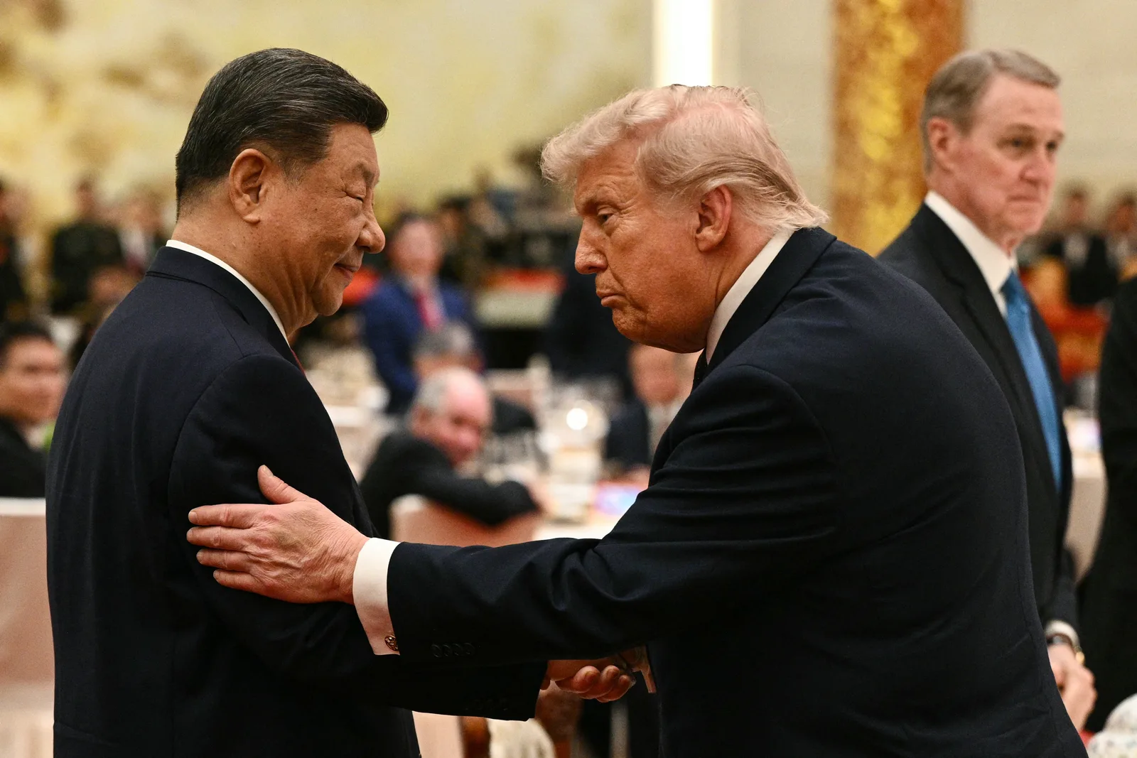 Lideri politici discutând despre relațiile comerciale dintre China și SUA.
