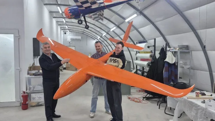Producția de drone BraveX-1 în noua hală de la Romaero.