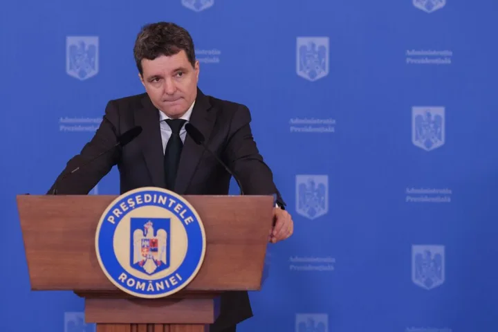 Nicușor Dan discutând despre reglementarea jocurilor de noroc la o conferință.