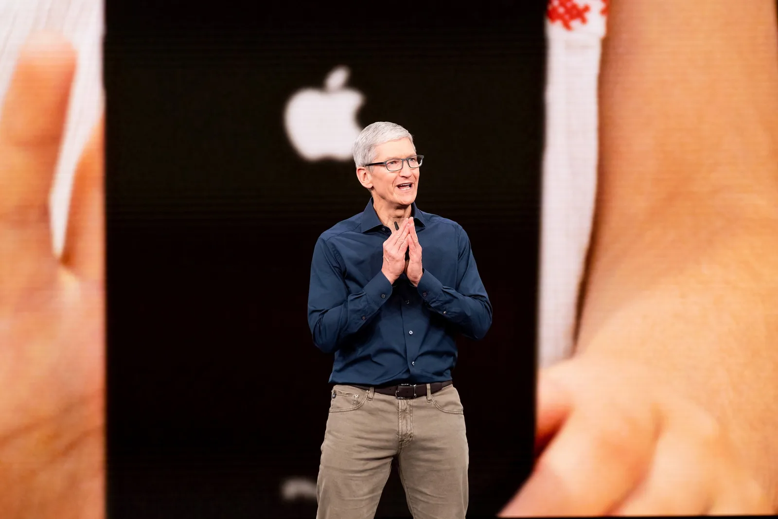 Prezentare a parteneriatului Google cu Apple pentru îmbunătățirea Siri.