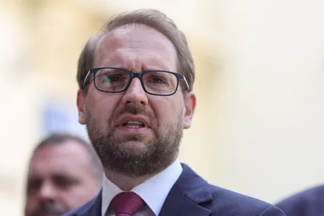 Primarul Timișoarei, Dominic Fritz, discutând despre sancțiunea primită.