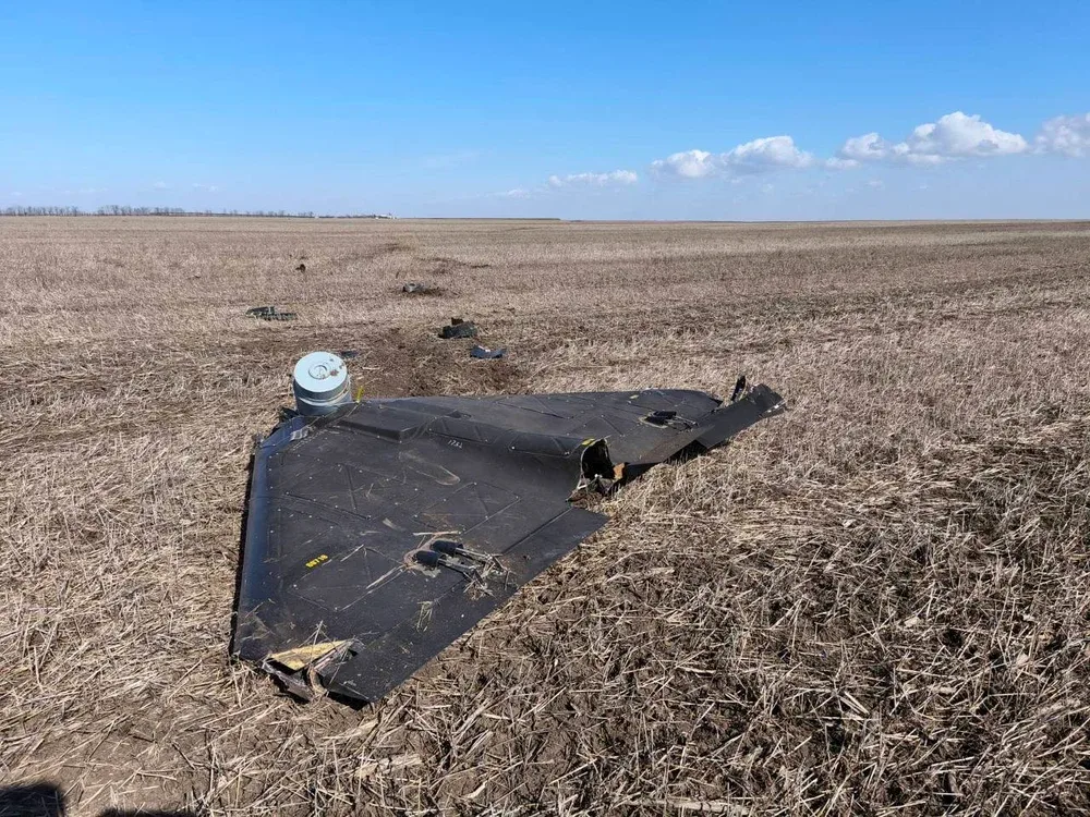 Dronă avariată pe câmp, după explozia din raionul Orhei.