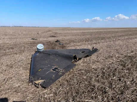 Dronă avariată pe câmp, după explozia din raionul Orhei.