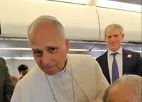 Jucătorii echipei Iranului sosesc la hotel înainte de meci.