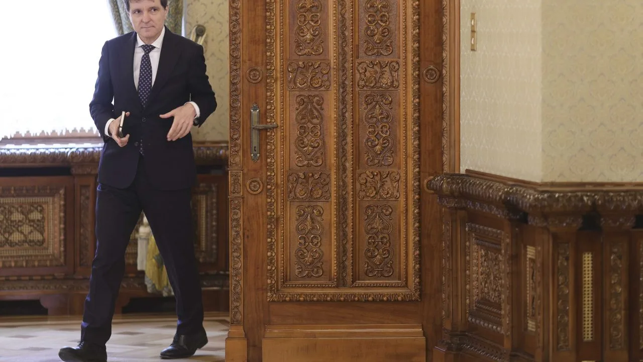 Nicușor Dan discută despre stabilitatea politică în România.