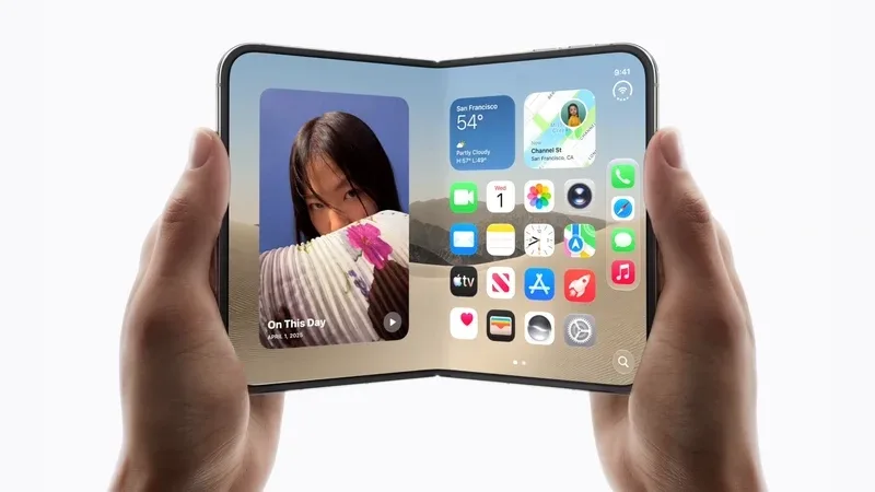 iPhone pliabil în utilizare, cu interfață modernă și aplicații deschise.