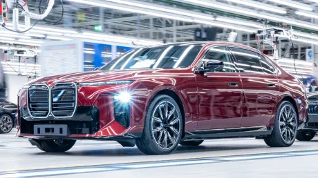 Noua limuzină BMW Seria 7 în producție la uzina din Dingolfing.