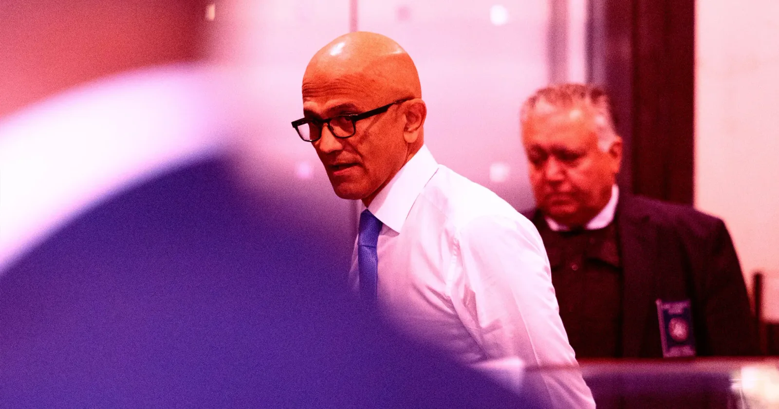 Reprezentanți Microsoft discutând despre sprijinul comunitar în Indiana.