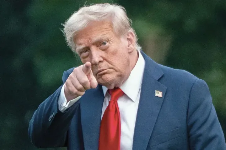 Donald Trump discutând cu lideri NATO, tensiuni transatlantice.