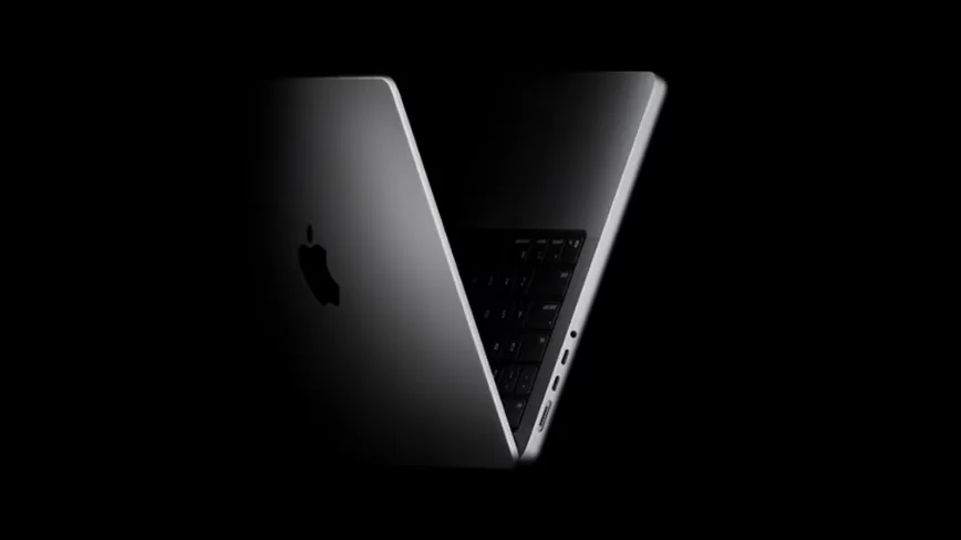 Un MacBook elegant cu un design modern și ecran tactil inovator.