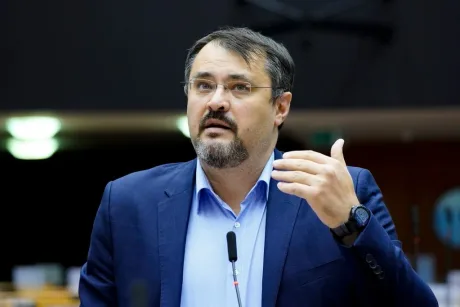 Cristian Ghinea discutând despre reformele necesare în guvernare.