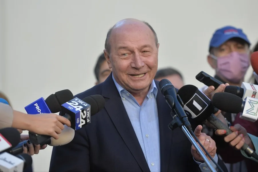 Traian Băsescu discutând despre criza guvernamentală în România.