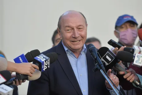 Traian Băsescu discutând despre criza guvernamentală în România.